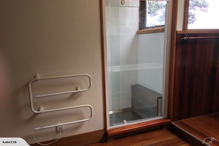 Photo of property in 2/158 Breaker Bay Road, Breaker Bay, Wellington, 6022