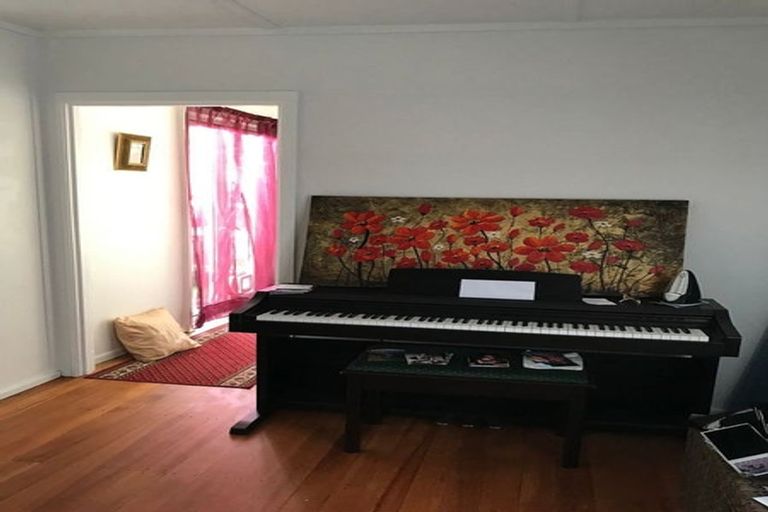 Photo of property in 47 The Esplanade, Eastern Beach, Auckland, 2012