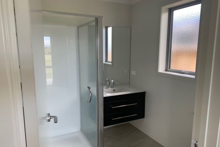 Photo of property in 22 Richardson Road, Omokoroa, 3114