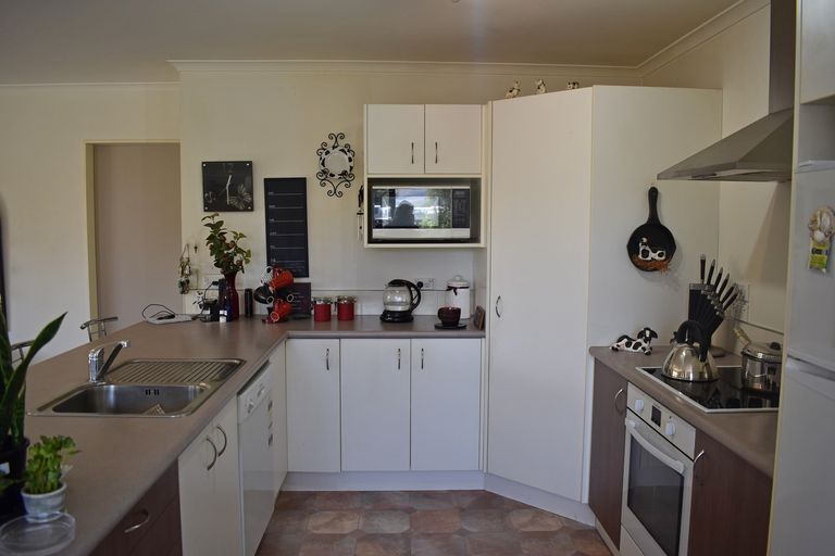 Photo of property in 194 High Street North, Carterton, 5713