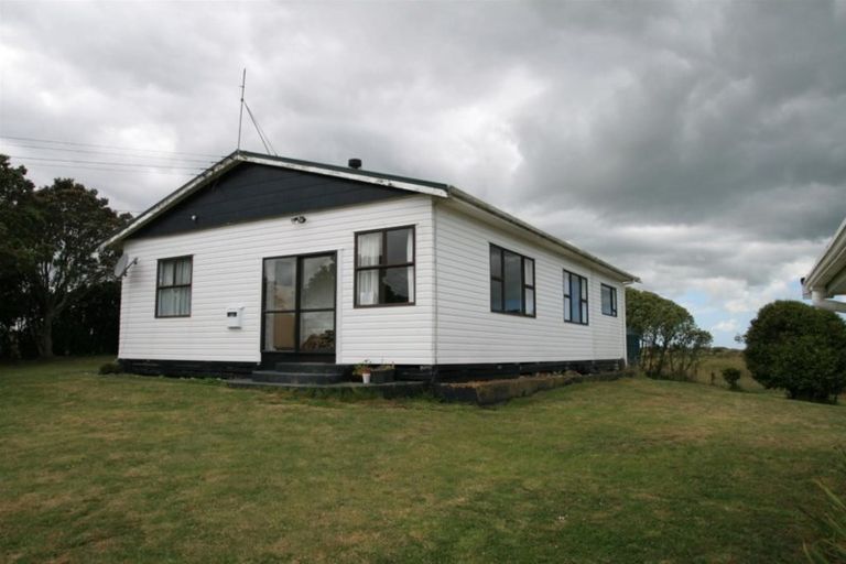 Photo of property in 590 Arawhata Road, Opunake, 4681