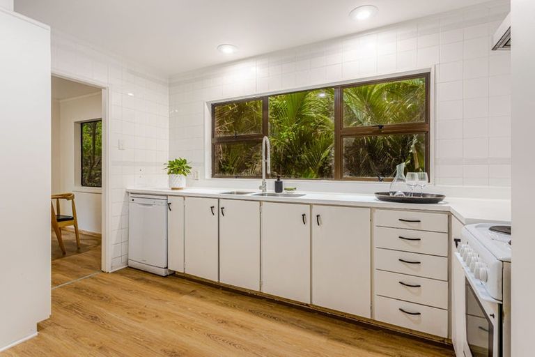 Photo of property in 56 Tanekaha Road, Titirangi, Auckland, 0604