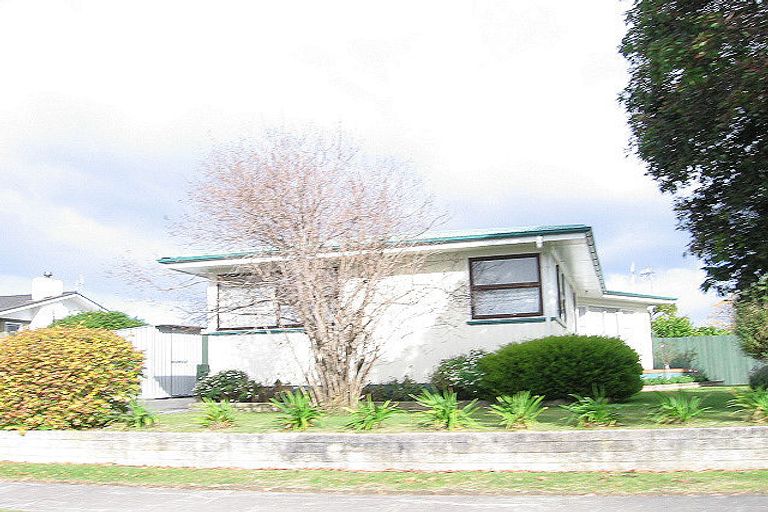 Photo of property in 1 Wynyard Crescent, Tamatea, Napier, 4112