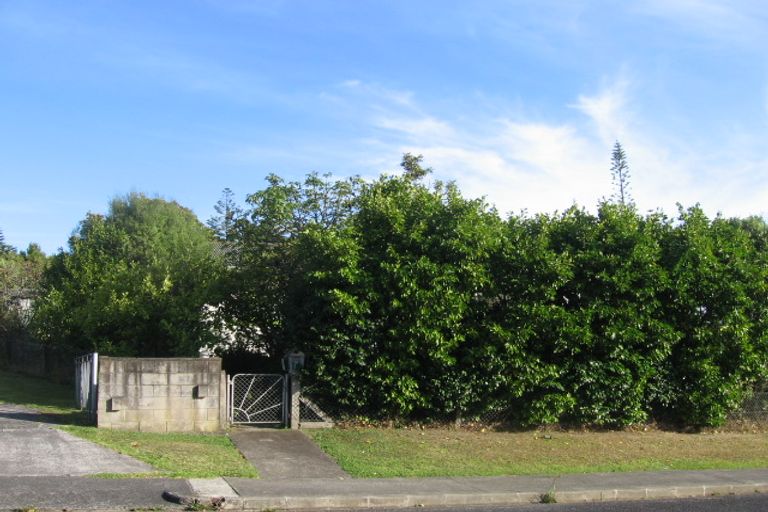 Photo of property in 16 Bruce Road, Glenfield, Auckland, 0629