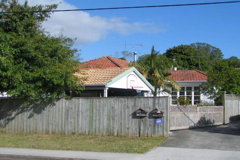 Photo of property in 1/8 Merriefield Avenue, Forrest Hill, Auckland, 0620