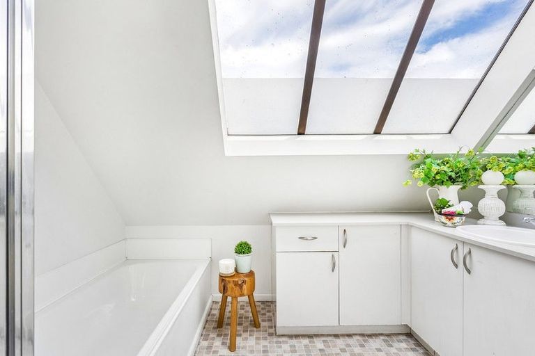 Photo of property in 2/46 Brockworth Place, Riccarton, Christchurch, 8011