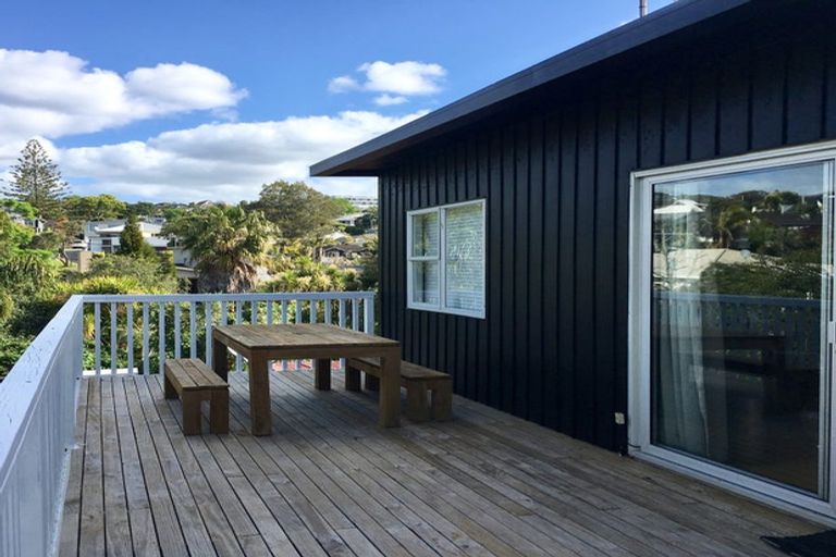 Photo of property in 1/41 Masterton Road, Rothesay Bay, Auckland, 0630