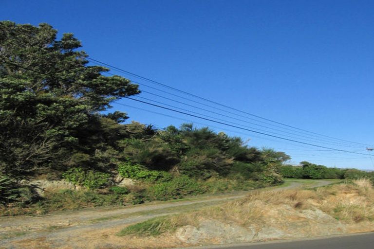 Photo of property in 200 Nevay Road, Karaka Bays, Wellington, 6022