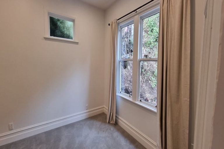 Photo of property in 131 Kelburn Parade, Kelburn, Wellington, 6012