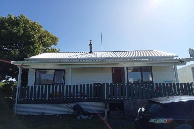 Photo of property in 5 Domett Street, Waitara, 4320