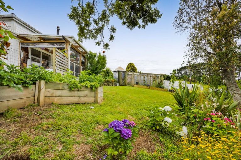 Photo of property in 20 Dudley Road Lower, Inglewood, 4386