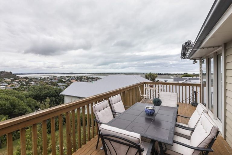 Photo of property in 42 Moncks Spur Road, Redcliffs, Christchurch, 8081