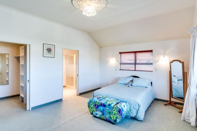 Photo of property in 10 Knightsbridge Place, Taradale, Napier, 4112