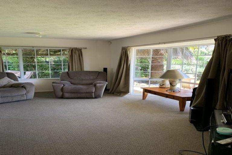 Photo of property in 32 Sandgate Avenue, Botany Downs, Auckland, 2010