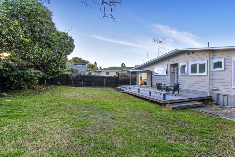 Photo of property in 11 Allington Road, Massey, Auckland, 0614