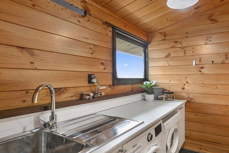 Photo of property in 87 Allington Road, Karori, Wellington, 6012