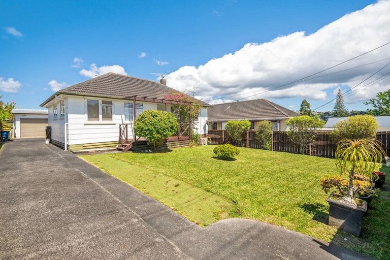 Photo of property in 82 Kelman Road, Kelston, Auckland, 0602