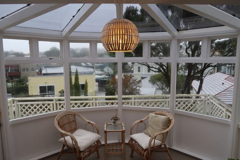 Photo of property in 18 Charlotte Avenue, Brooklyn, Wellington, 6021