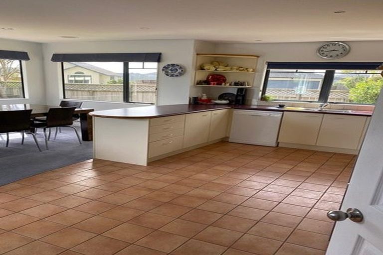 Photo of property in 20 Landsdowne Terrace, Karori, Wellington, 6012