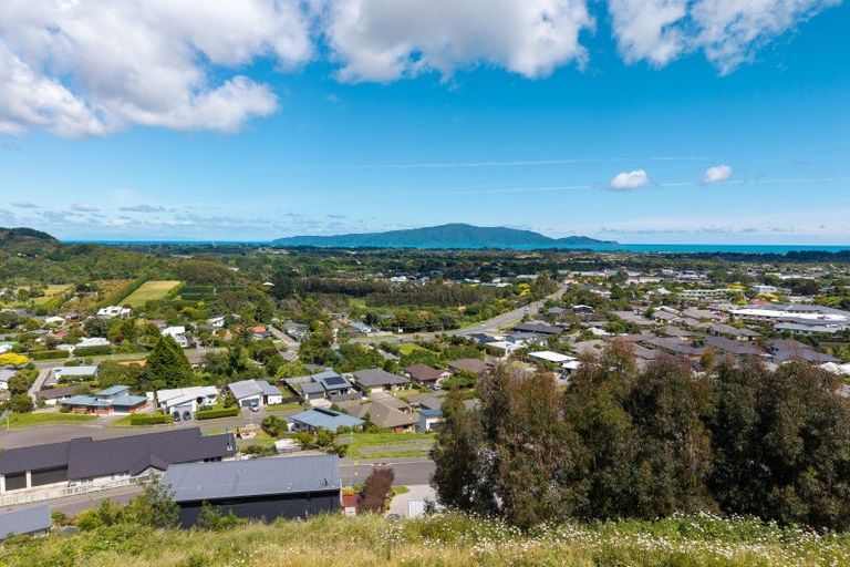 Photo of property in 107 Kakariki Grove, Waikanae, 5036
