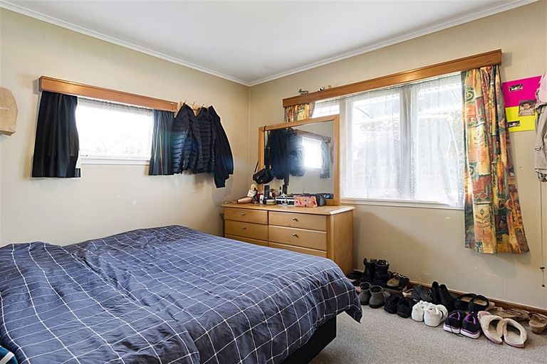 Photo of property in 82 Lincoln Park Avenue, Massey, Auckland, 0614