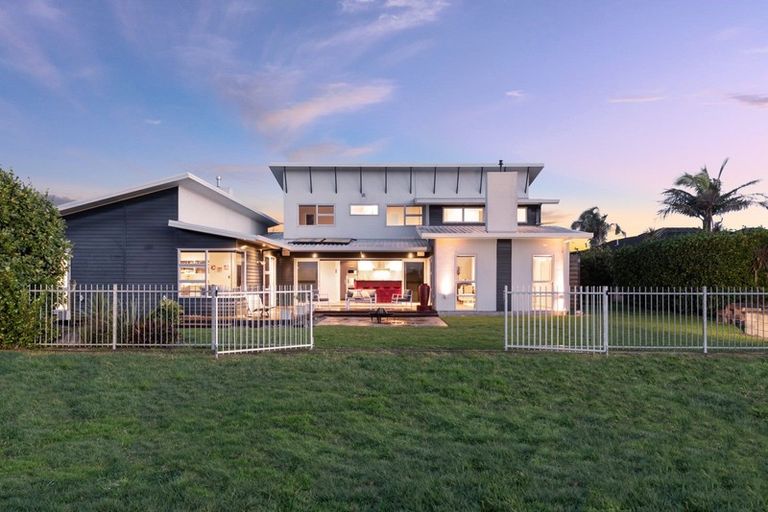 Photo of property in 115 Oriental Parade, Papamoa Beach, Papamoa, 3118