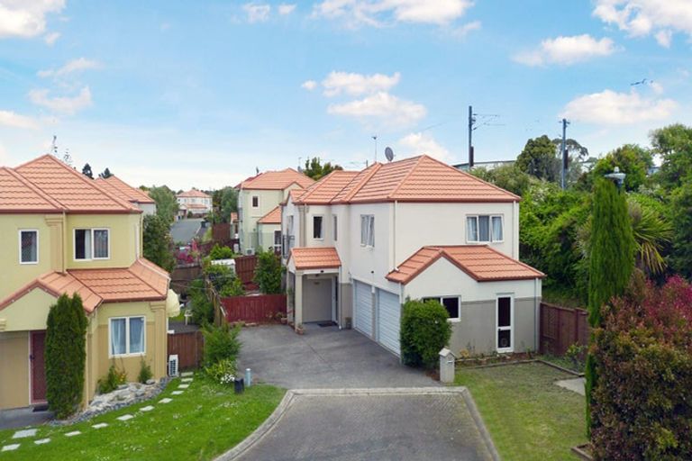Photo of property in 10 Dainton Place, New Lynn, Auckland, 0600