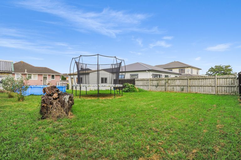 Photo of property in 25 Arimu Road, Papakura, 2110