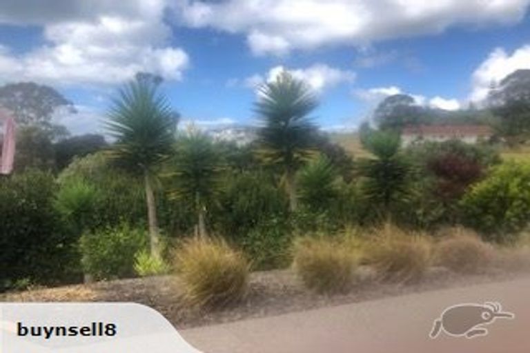 Photo of property in 111 Roberta Crescent, Orewa, 0931
