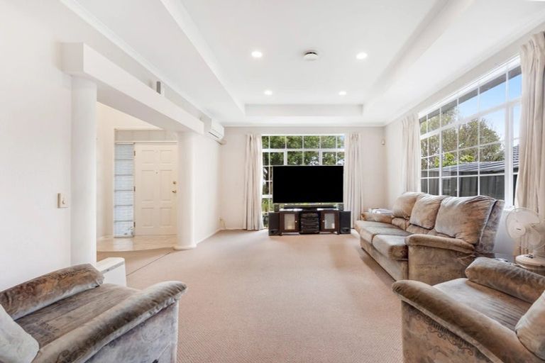 Photo of property in 198 Botany Road, Botany Downs, Auckland, 2010