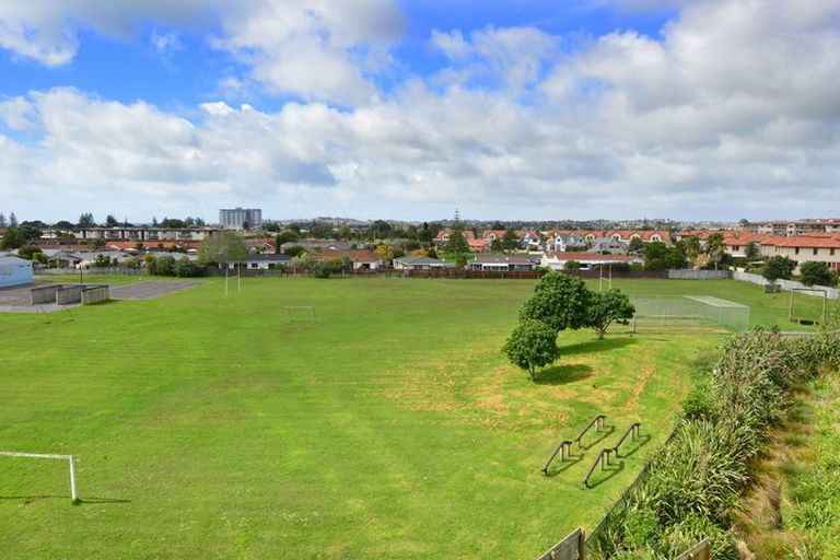 Photo of property in 94 Rewa Rewa Lane, Orewa, 0931