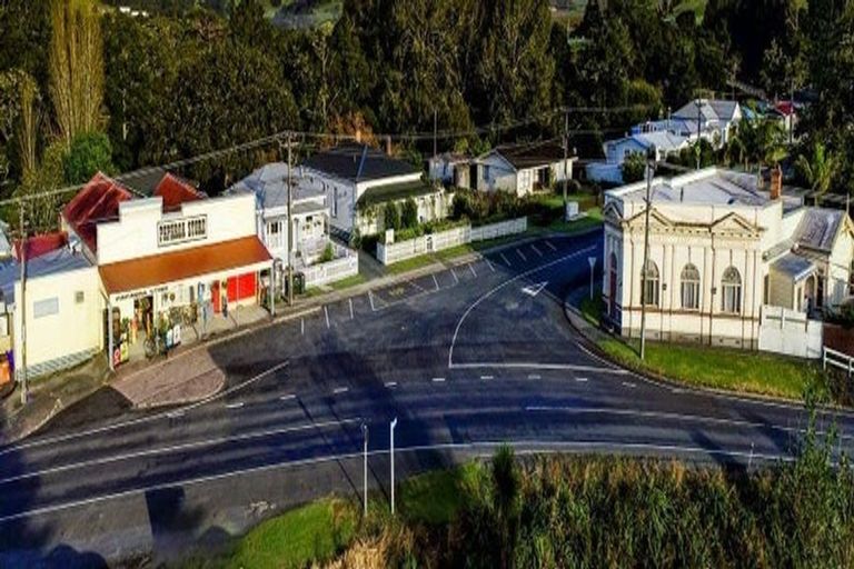 Photo of property in 1 Franklin Road, Paparoa, 0571