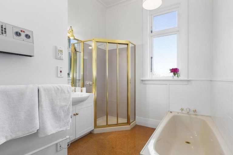 Photo of property in 16 Lawson Street, Roslyn, Dunedin, 9011