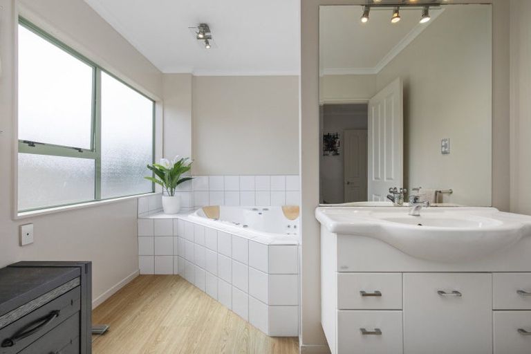 Photo of property in 37 Riverside Drive, Waiuku, 2123