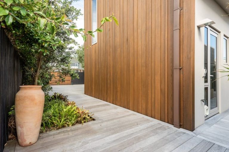 Photo of property in 24a Sunbrae Grove, Mount Maunganui, 3116