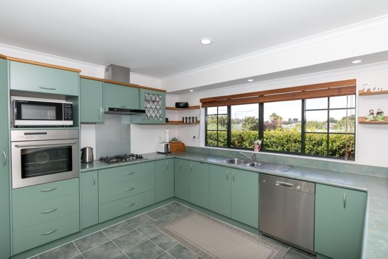 Photo of property in 14 Limousin Place, Grandview Heights, Hamilton, 3200