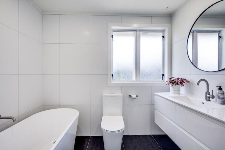 Photo of property in 233 School Road, Clive, 4102