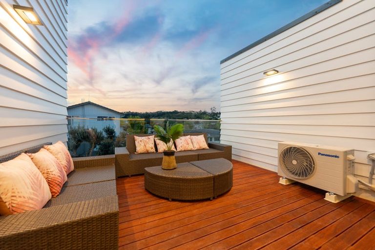 Photo of property in 3/14 Sabot Place, Massey, Auckland, 0614