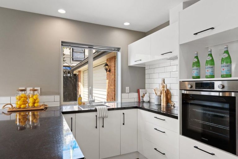 Photo of property in 29b Division Street, Riccarton, Christchurch, 8041