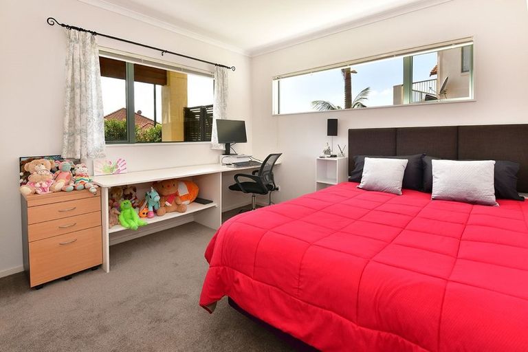 Photo of property in 11 Parkwood Crescent, Gulf Harbour, Whangaparaoa, 0930