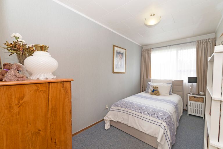 Photo of property in 14 Penfold Place, Henderson, Auckland, 0610