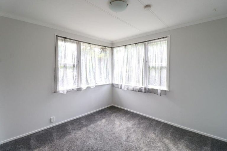 Photo of property in 143 Ruamahanga Crescent, Terrace End, Palmerston North, 4410