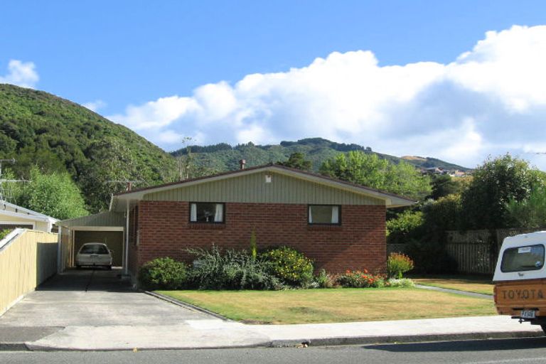 Photo of property in 83 Holdsworth Avenue, Trentham, Upper Hutt, 5018