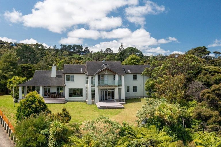 Photo of property in 5 Chatham Avenue, Paremoremo, Auckland, 0632