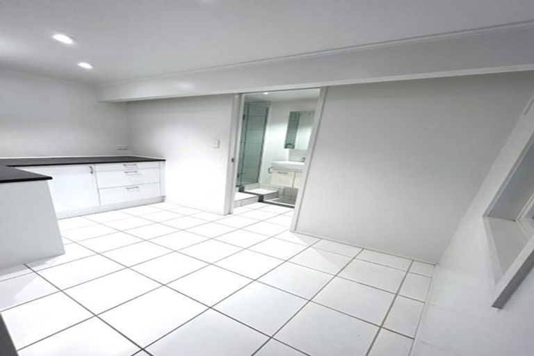 Photo of property in 132 Kohimarama Road, Kohimarama, Auckland, 1071