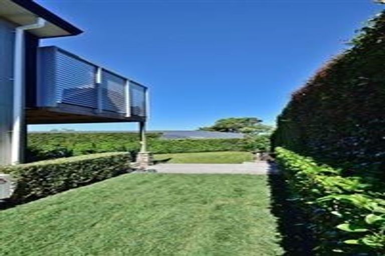 Photo of property in 2/91 Aberdeen Road, Castor Bay, Auckland, 0620