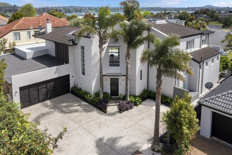 Photo of property in 42 Manor Park, Sunnyhills, Auckland, 2010