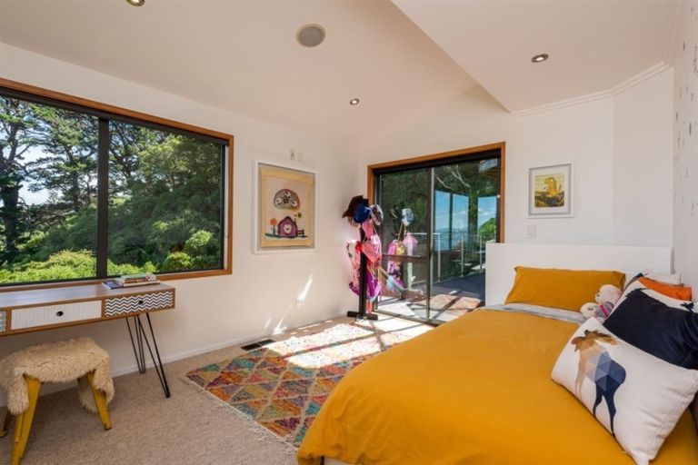 Photo of property in 141 Nicholson Road, Khandallah, Wellington, 6035