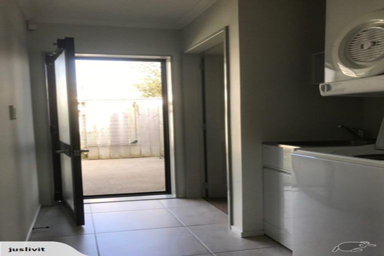 Photo of property in 17a Raumati Terrace, Khandallah, Wellington, 6035