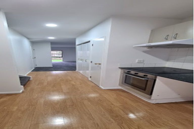 Photo of property in 37 Rakich Place, Henderson, Auckland, 0612